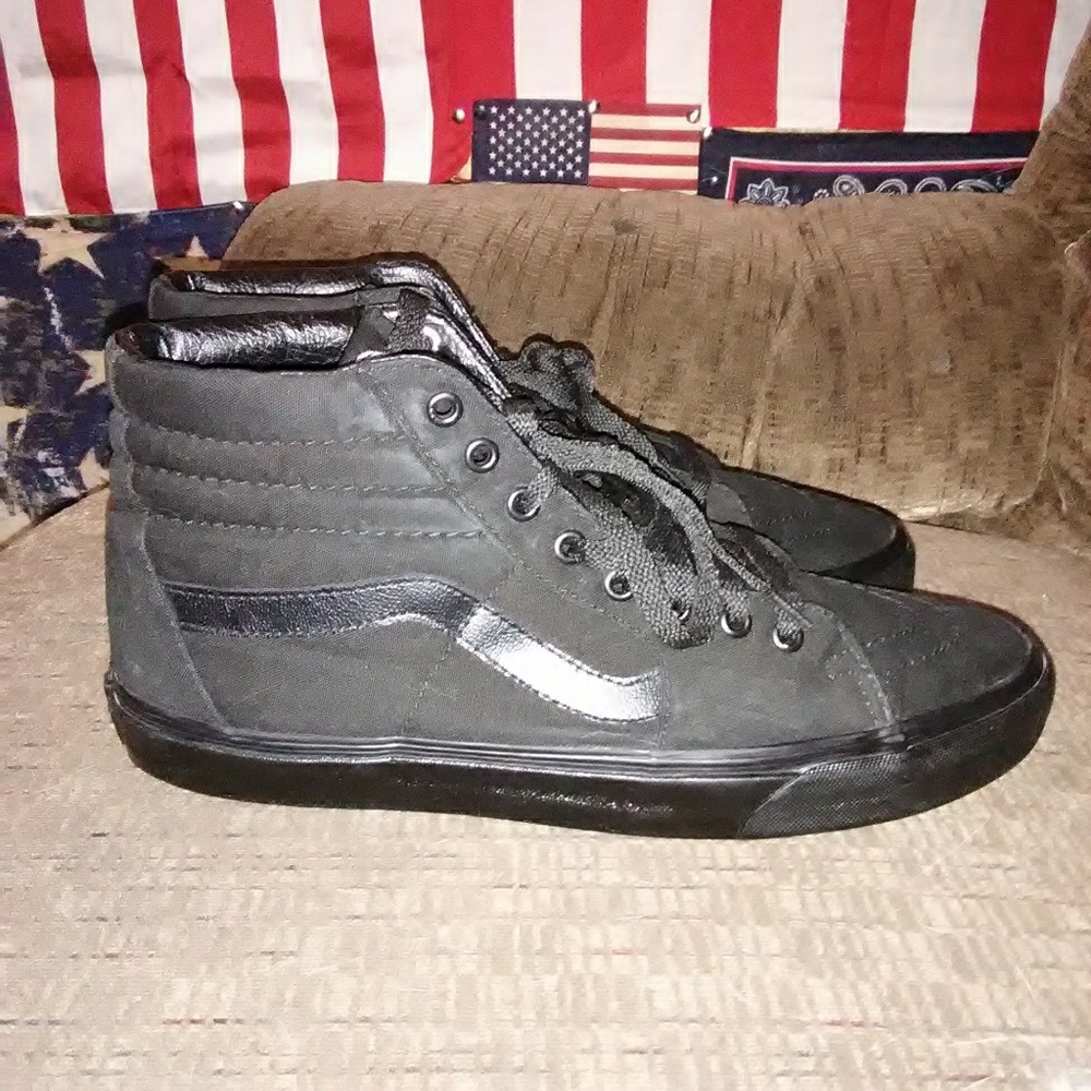 Vans skateboard hi-top shoes